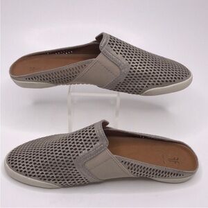FRYE Melanie Perforated Leather Mule Silver sz 7 NWOT